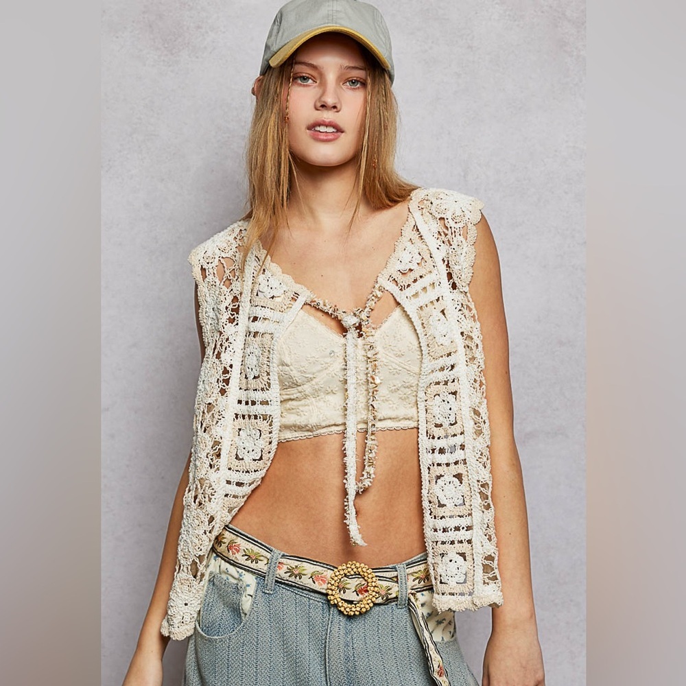 👄 Hello Gorgeous! POL Tie Front Floral Pattern Crochet Vest with Scalloped Edge - Picture 7 of 16